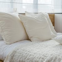 Kā plānās segas un gultas veļu noglabāt ziemas miegā
