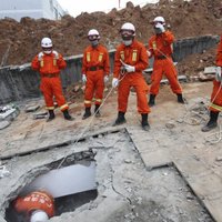 Nogruvumā Ķīnā pazuduši desmitiem cilvēku; noticis darba drošības pārkāpums