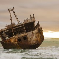 Namībijas Skeletu krasts – vieta, kur tuksnesis un okeāns iznīcina kuģus