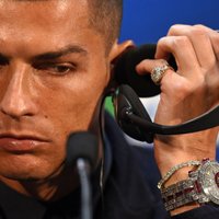 Роналду пришел на пресс-конференцию в бриллиантовых часах за два миллиона евро