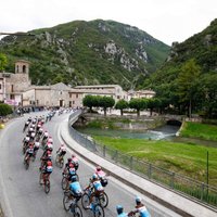 Neilandam augstā 30. vieta 'Giro d'Italia' posmā; uzvar kopvērtējuma līderis Jeitss