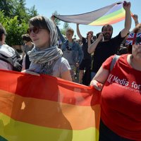 ВИДЕО: В Киеве активисты "Правого сектора" напали на участников гей-парада
