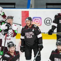 Latvijas hokeja izlase pārbaudes spēlē pārliecinoši piekāpjas Rīgas 'Dinamo'