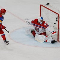 Krievija ar 'sauso' uzvaru kārtējo reizi iekļūst pasaules čempionāta pusfinālā