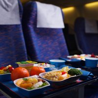 Рестораны в небесах: В каких авиакомпаниях на борту самолета работают собственные шеф-повара?