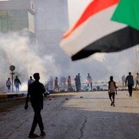 В Судане начались бои между враждующими силовыми структурами. Над столицей летают истребители