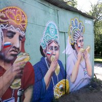 Три болельщика с хот-догами на трибунах прославились на всю Россию