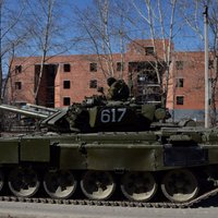 Новый российский танк Т-14 "Армата" дважды ломался на репетиции парада