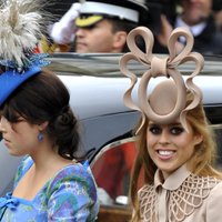 Izsola karalisko kāzu dīvaināko cepuri