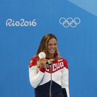 Skandalozā peldētāja Jefimova: politiķi nezina, kā uzveikt Krieviju, un izmanto sportistus