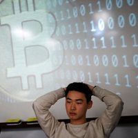 'Bitcoin' trakuma pārņemtā Dienvidkoreja plāno kriptovalūtas aizliegšanu