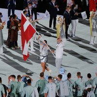 Latvijas karognesēji Ostapenko un Čavars dalās iespaidos pēc olimpisko spēļu atklāšanas ceremonijas