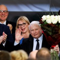 Партия Качиньского лидирует на парламентских выборах в Польше