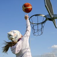 Bērna pavešana netiklībā – bez basketbola un volejbola gadījumu ir vēl. Vai vecākiem ir pamats satraukumam?