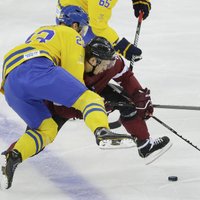 Latvijas izlasi pret zviedriem iegāž spēle mazākumā