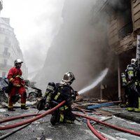 Parīzē gāzes noplūdes izraisītā sprādzienā miruši trīs cilvēki