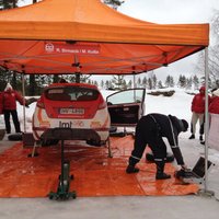 'LMT Autosporta Akadēmijas' pilotu Sirmaci Somijā pieviļ pieredzes trūkums un nolauzts ātrumpārslēgs