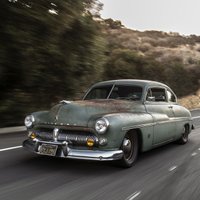 Jauna dzīve vecam auto – 49. gada 'Mercury' ar 'Tesla' elektromotoru