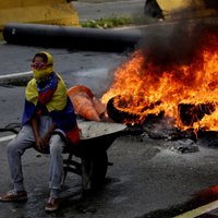 Protestos Venecuēlā dzīvību zaudējuši trīs cilvēki