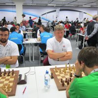Latvijas vīriešu šaha izlase uzvar arī otrajā Olimpiādes cīņā