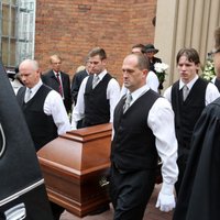 ФОТО: в Риге прошли похороны адвоката Андриса Грутупса