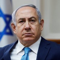 Izraēlas policija iesaka izvirzīt Netanjahu apsūdzības korupcijā