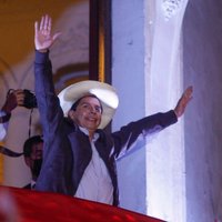 Sociālists Kastiljo pasludina sevi par Peru prezidenta vēlēšanu uzvarētāju