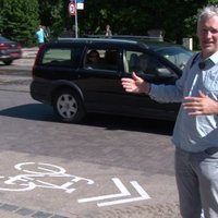 'Zebra': Kr. Barona ielā velosipēda piktogramma ar 'divām bultiņām'
