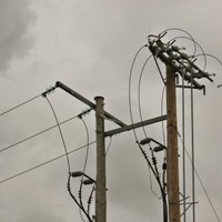 Spēcīgais vējš nav radījis lielus elektrotīkla bojājumus