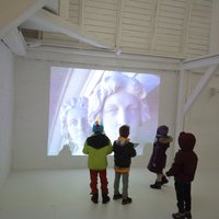 Bērna pirmais muzeja apmeklējums: padomi un ieteikumi atpūtai februārī
