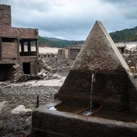 ФОТО. Деревня-призрак поднялась из воды спустя 30 лет