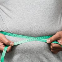 Stresa izraisīta emocionālā ēšana: kāpēc vīrieši pēc bērna piedzimšanas pieņemas svarā