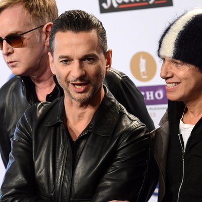 Поклонники Depeche Mode смогут вести Facebook своих кумиров