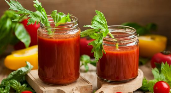 Mājās gatavota tomātu sula – vienkāršas receptes gan ziemai, gan ātrai baudīšanai