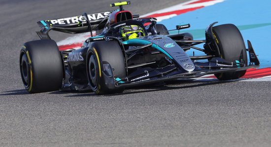 F-1 jaunās sezonas sākums: Rikjardo un Hamiltons ātrākie treniņos Bahreinā
