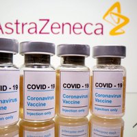 Lietuva uz laiku aptur 'AstraZeneca' vakcīnas izmantošanu