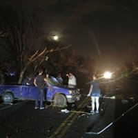 Foto: Tornādo plosās Teksasā; bojā gājuši 11 cilvēki