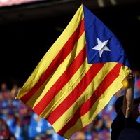 Spānijas policija slēgusi vairāk nekā pusi no Katalonijas neatkarības referenduma vēlēšanu iecirkņiem