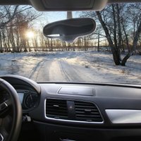 Biežāk pieļautās autovadītāju kļūdas ziemā skaidro drošas braukšanas poligona eksperts