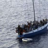 Itālijas krasta apsardze Vidusjūrā pārtvērusi 1300 migrantus