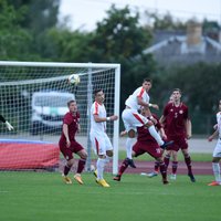 Latvijas U-21 futbolisti izlaiž divu vārtu pārsvaru un cīnās neizšķirti ar Serbiju