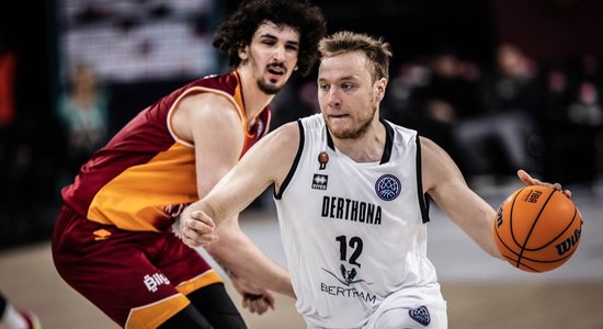 Latvijas izlases basketbolists Strautiņš noslēdzis ilgtermiņa līgumu ar klubu Itālijā