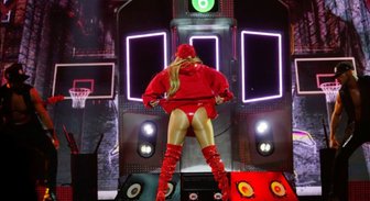 ФОТО, ВИДЕО: Джей Ло выступила в очень откровенном наряде из латекса