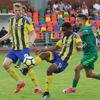 Kurzemes derbijā atkal uzvar FK 'Ventspils'; laukumā atgriežas arī Akinjemi