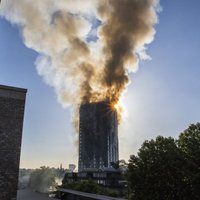 ВИДЕО: в Лондоне открытым пламенем горит жилая высотка, есть жертвы