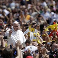 Папа Франциск обдумывает возможность посетить Латвию