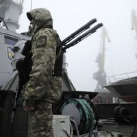 Ukrainā stājas spēkā karastāvoklis; Krievija uz Krimu sūtīs vairāk raķešu