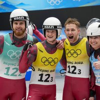 Latvijas kamaniņu braucēji izcīna olimpisko bronzu stafetes sacensībās