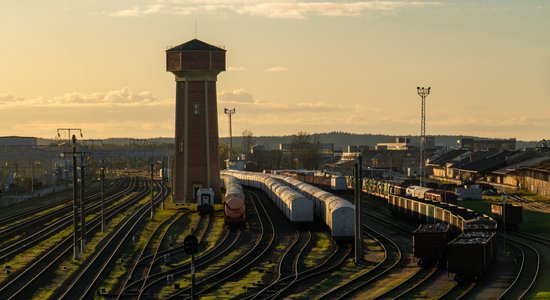Литовская железнодорожная компания ищет машинистов в Латвии