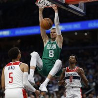 Porziņģis palīdz 'Celtics' izcīnīt graujošu uzvaru pār savu bijušo klubu, Bertāns debitē 'Thunder'